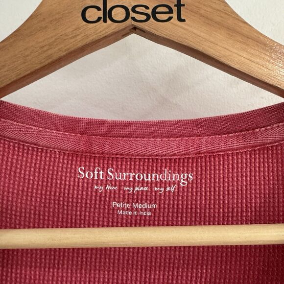 soft surroundings Red Crochet Waffle Knit Cold Shoulder Blouse MP VW - Picture 3 of 5